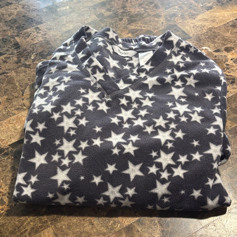 Women’s Star Print Fleece Pullover - - Black/White